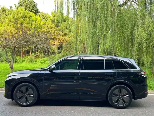 Li Auto L7 — Фото автомобиля 4
