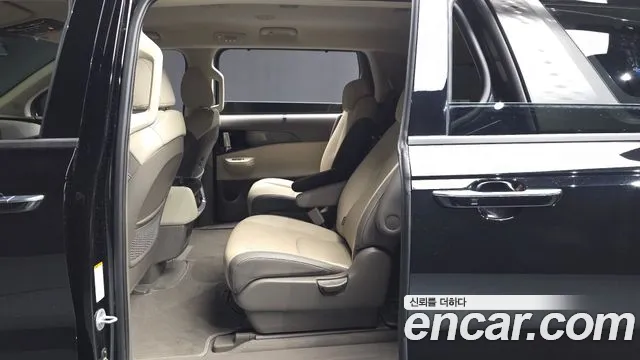Kia Canival — Фото автомобиля 23