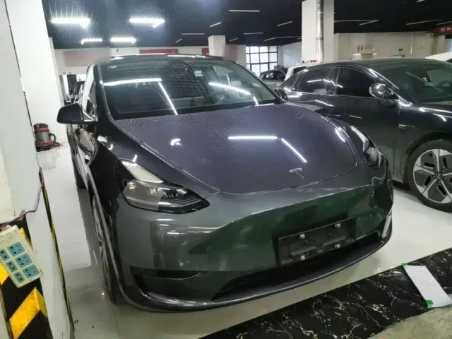 Tesla Model Y — Фото автомобиля 3