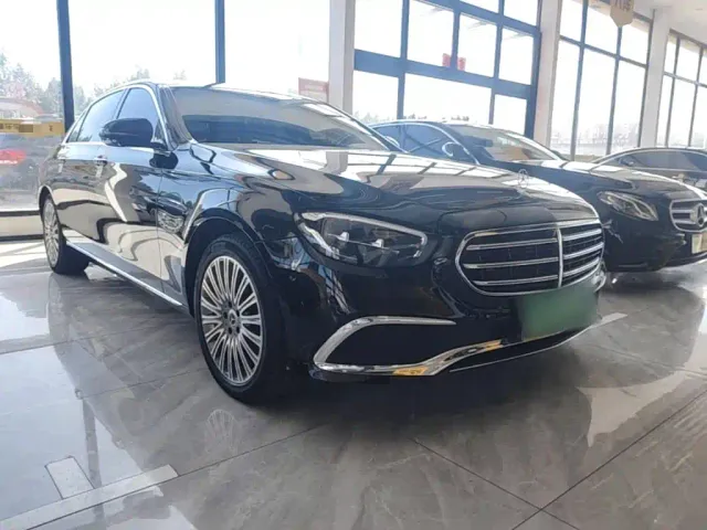 Mercedes-Benz E-Class — Фото автомобиля 3