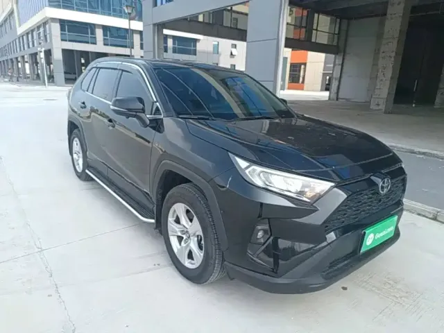 Toyota RAV4 — Фото автомобиля 3
