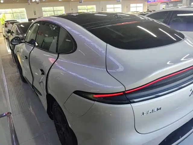 IM Motors LS6 — Фото автомобиля 22