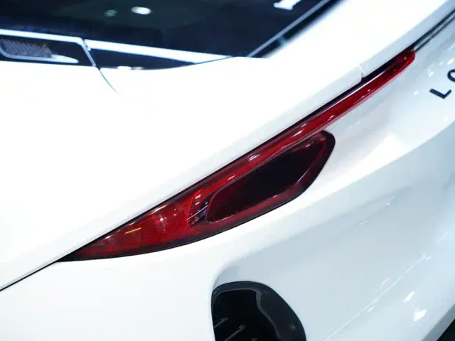 Lotus Emira — Фото автомобиля 21