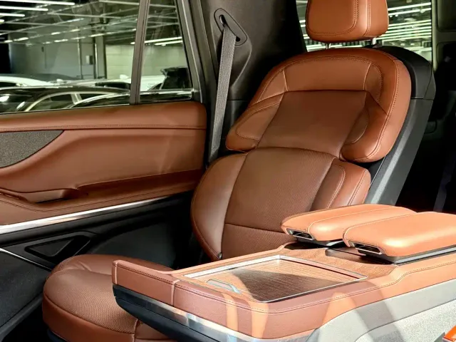 Lincoln Navigator — Фото автомобиля 26