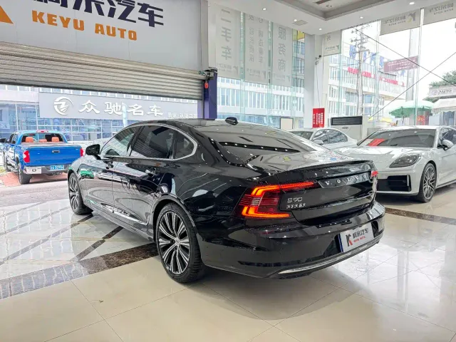 Volvo S90 — Фото автомобиля 17