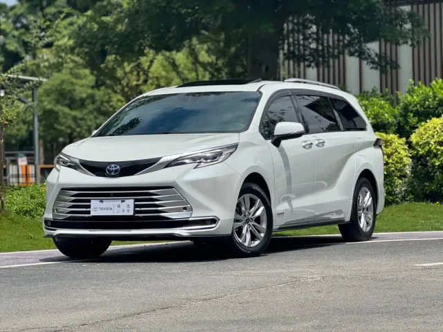 Фотография автомобиля — Toyota Sienna