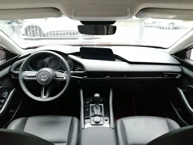 Mazda Axela — Фото автомобиля 13