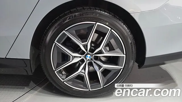 BMW 5-Series — Фото автомобиля 17