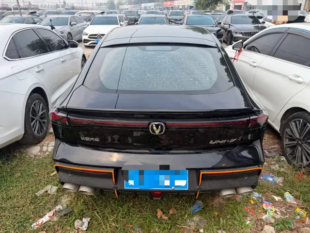 Changan Changan UNI-V 2023 1.5T Sport Edition — Фото автомобиля 9
