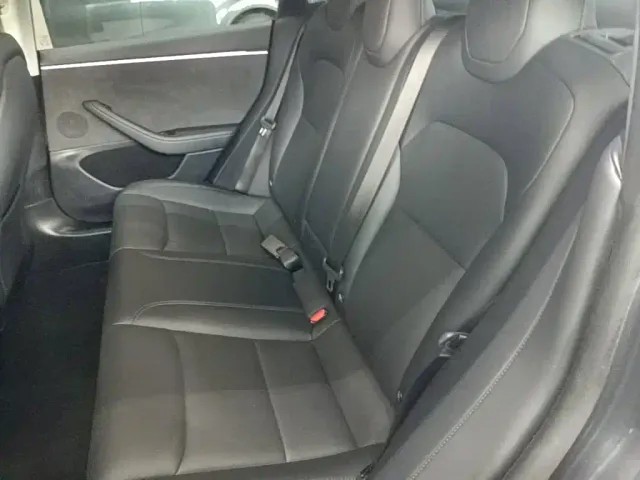 Tesla Model 3 — Фото автомобиля 16