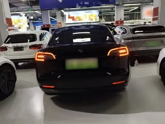 Tesla Model 3 — Фото автомобиля 5