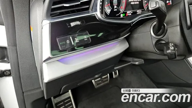 Audi Q8 55 TFSI quattro Premium — Фото автомобиля 26