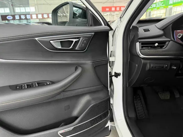 Chery Tiggo 8 — Фото автомобиля 9