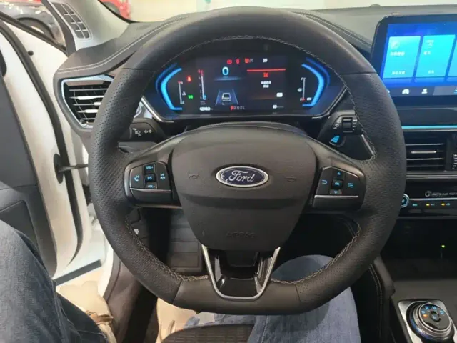 Ford Focus — Фото автомобиля 14