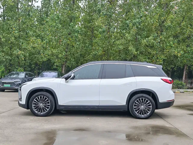 Nio ES8 — Фото автомобиля 20