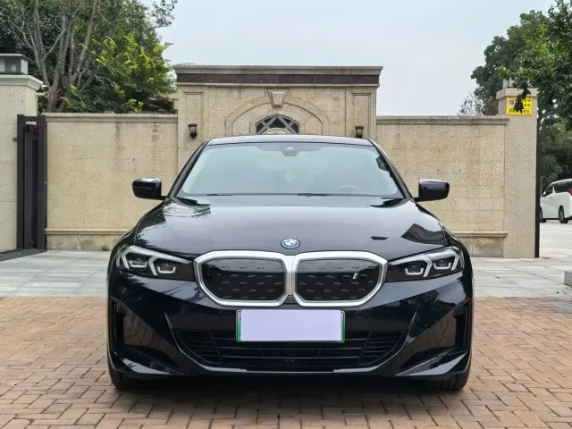 Фотография автомобиля — BMW i3
