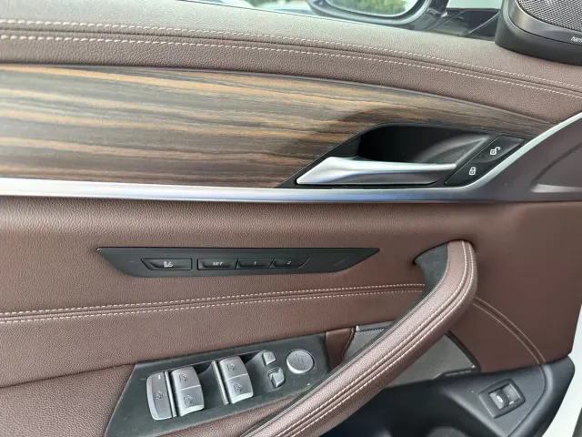 BMW 5 Series — Фото автомобиля 4