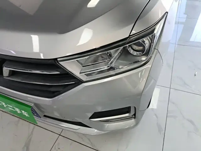 Wuling Hongguang — Фото автомобиля 23