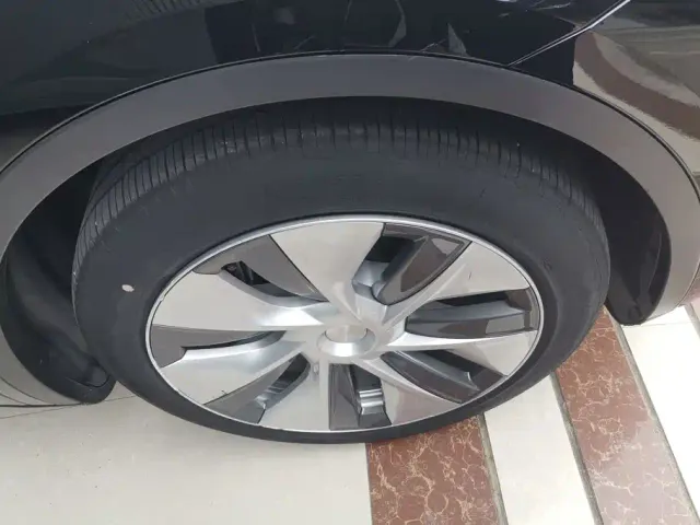 Tesla Model Y — Фото автомобиля 6