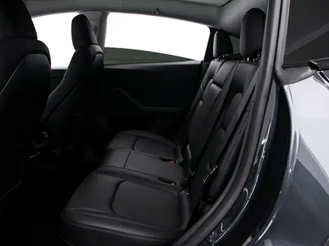 Tesla Model Y — Фото автомобиля 14