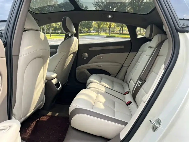 IM Motors L6 — Фото автомобиля 9