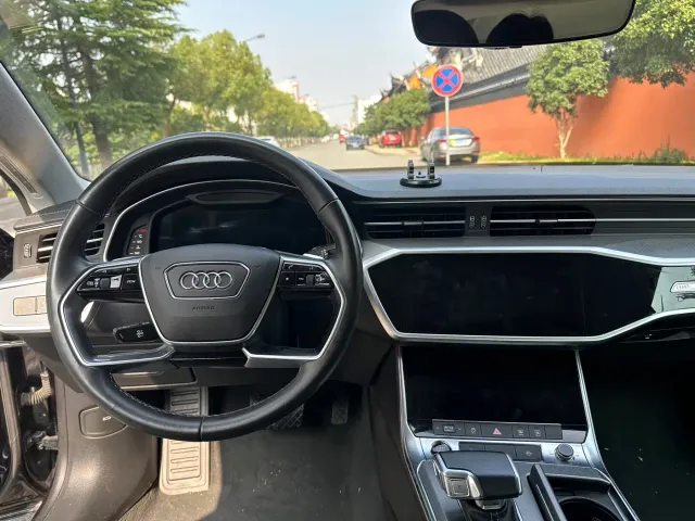 Audi A7L — Фото автомобиля 10
