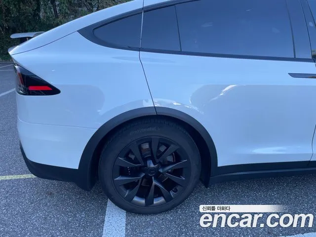 Tesla Model X — Фото автомобиля 7
