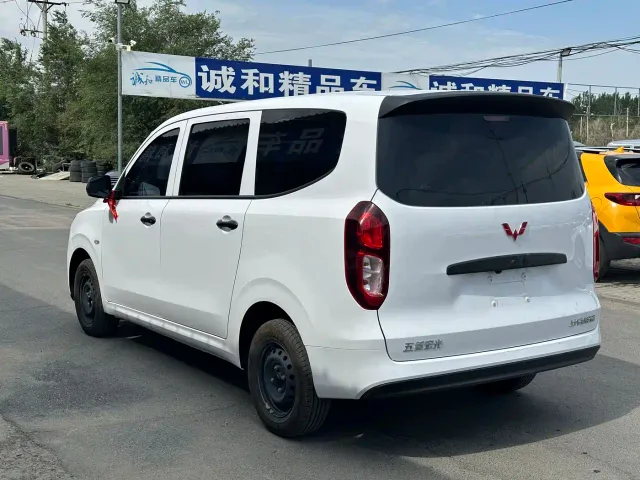 Wuling Hongguang — Фото автомобиля 9