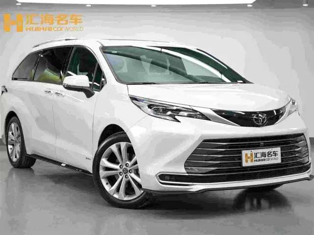 Toyota Sienna — Фото автомобиля 3