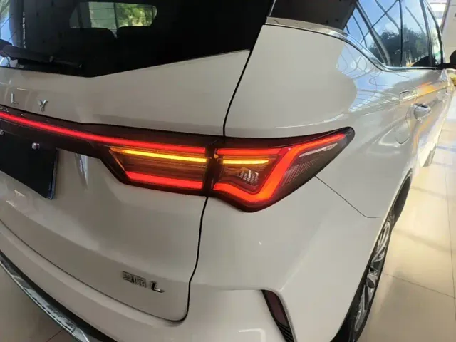 Geely Jiaji — Фото автомобиля 7