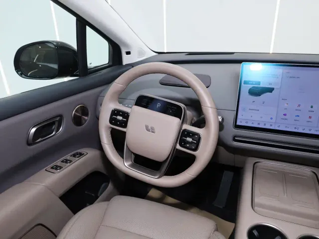 Li Auto i8 — Фото автомобиля 6