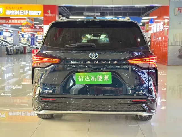 Toyota Granvia — Фото автомобиля 7
