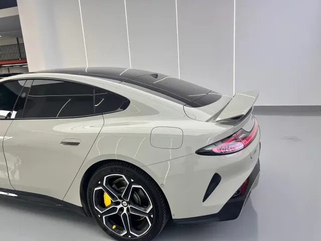 Xiaomi SU7 — Фото автомобиля 12