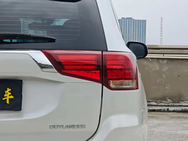 Mitsubishi Outlander — Фото автомобиля 14