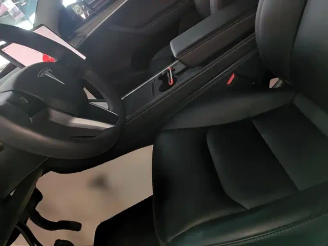 Tesla Model Y — Фото автомобиля 14