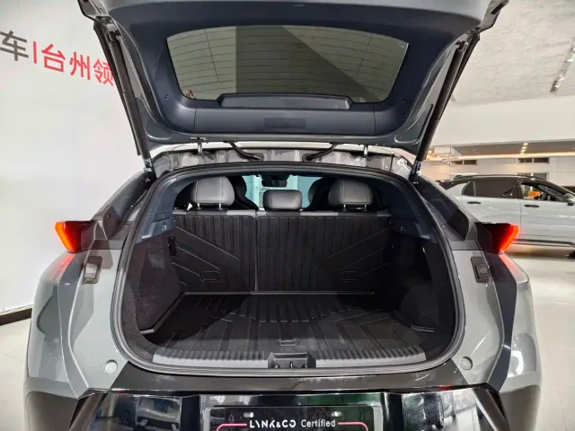 Lynk & Co Z20 — Фото автомобиля 18