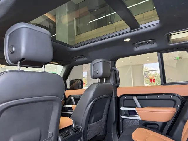 Land Rover Defender — Фото автомобиля 11