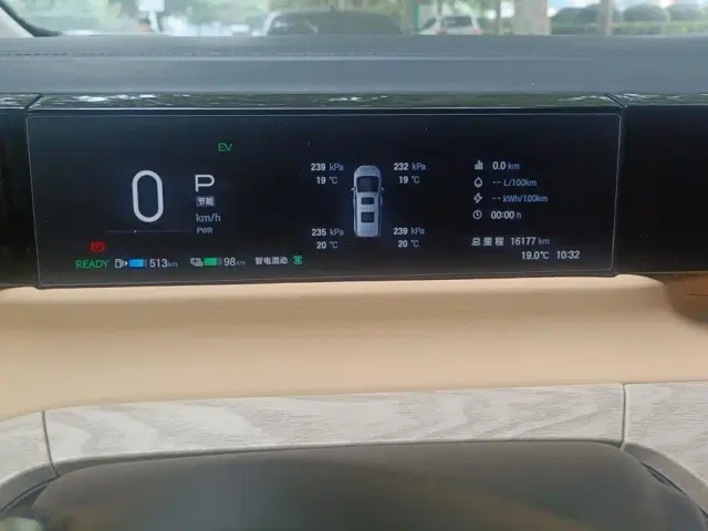 GAC Trumpchi E8 — Фото автомобиля 14
