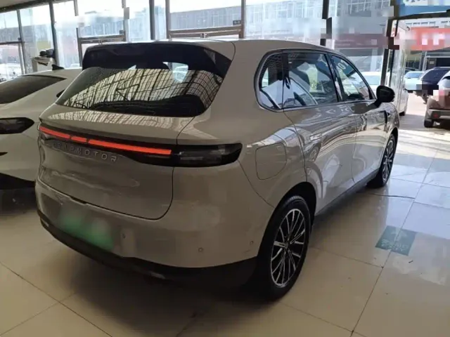 Leapmotor B10 — Фото автомобиля 6