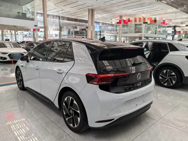 Volkswagen ID.3 — Фото автомобиля 4