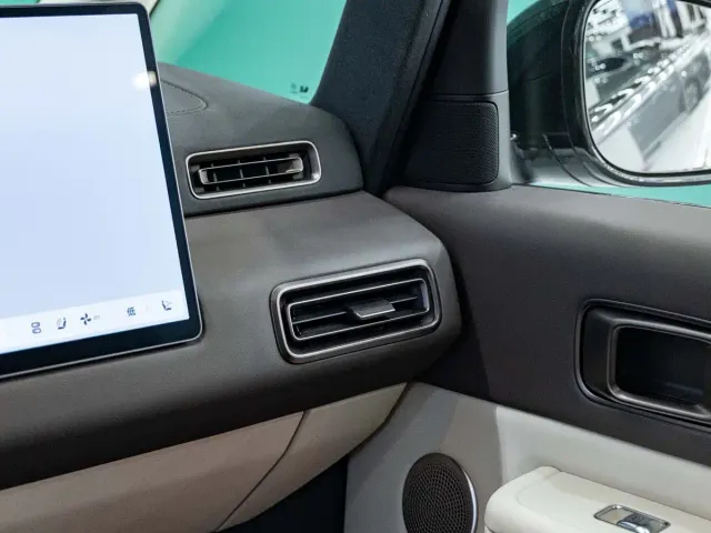 Li Auto MEGA — Фото автомобиля 7