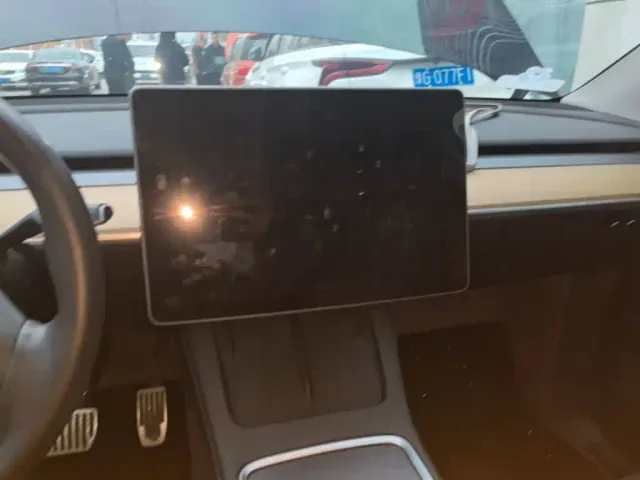 Tesla Model Y — Фото автомобиля 12