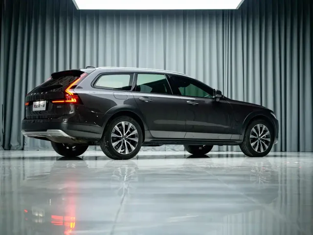 Volvo V90 — Фото автомобиля 7