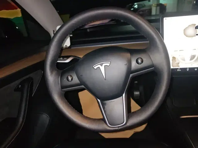 Tesla Model 3 — Фото автомобиля 11