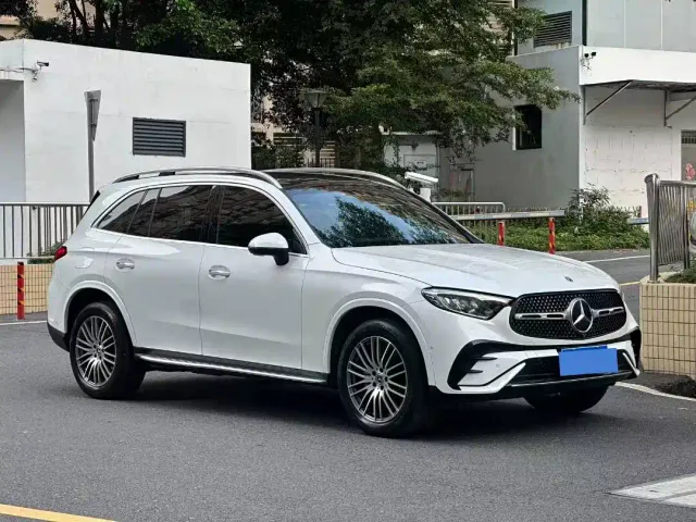 Фотография автомобиля — Mercedes-Benz GLC-Class