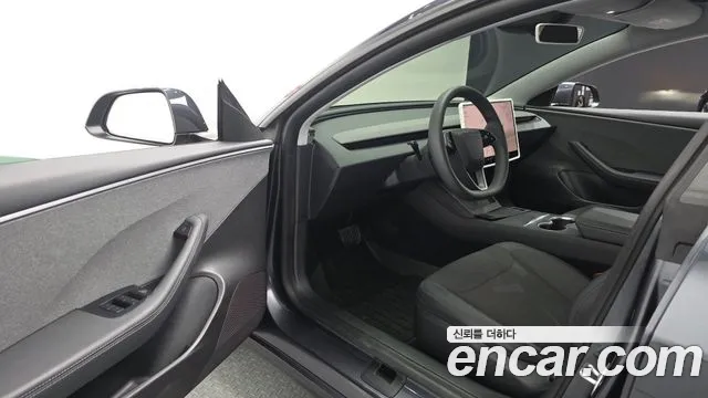 Tesla Model 3 — Фото автомобиля 15