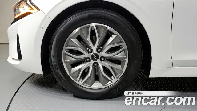 Kia K5 Signature — Фото автомобиля 5