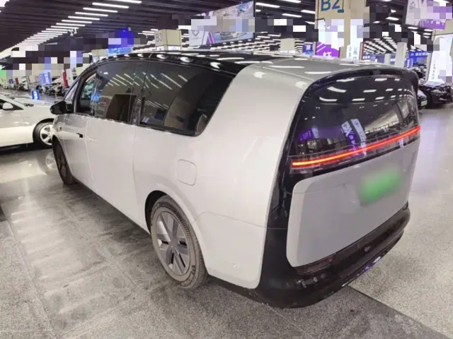 Li Auto MEGA — Фото автомобиля 4
