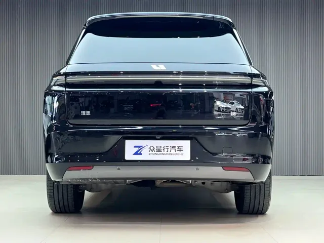 Li Auto L8 — Фото автомобиля 3