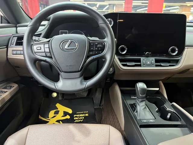 Lexus ES — Фото автомобиля 13